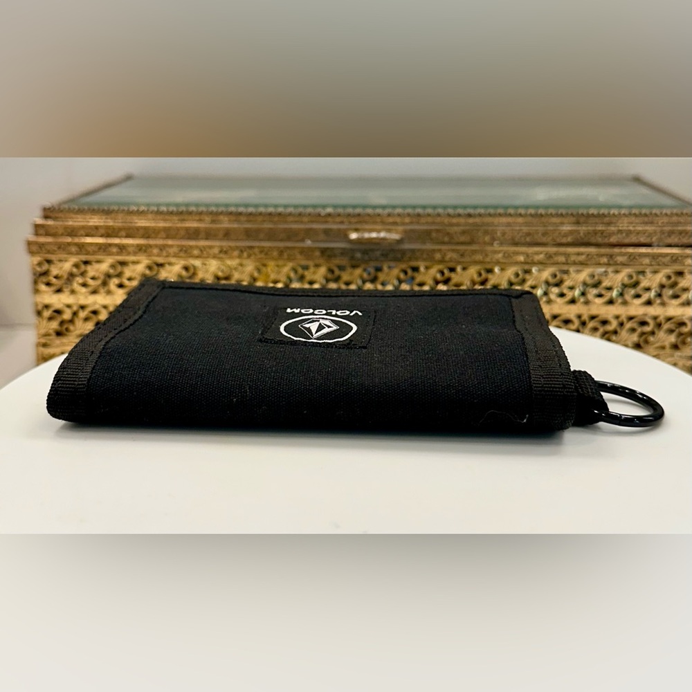 Volcom - Black-OnBlack Tri-Fold Canvas Velcro-Close Wallet w/ Ring - EUC - Picture 6 of 17
